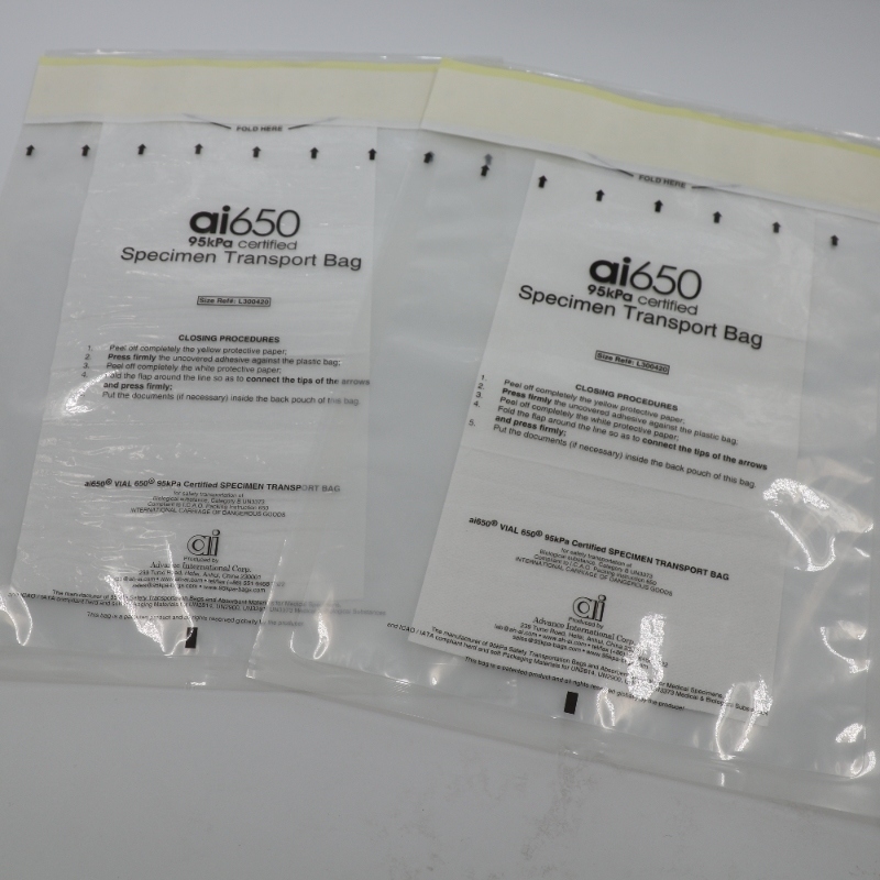 흡수성 파우치와 안전한 검체 배송 상자가 있는 UN3373 투명 의료 검체 봉투